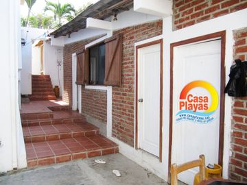 Casa con Piscina y Vista Al Mar de Venta en Playas, Vía a Data Km 1.5