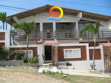 Casa con Piscina y Vista Al Mar de Venta en Playas, Vía a Data Km 1.5