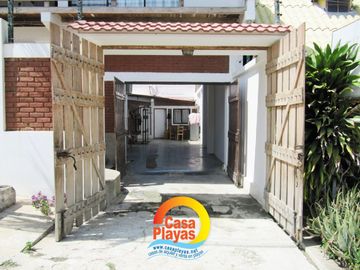 Casa con Piscina y Vista Al Mar de Venta en Playas, Vía a Data Km 1.5