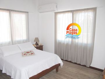 Casa con Piscina y Vista Al Mar de Venta en Playas, Vía a Data Km 1.5