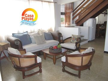 Casa con Piscina y Vista Al Mar de Venta en Playas, Vía a Data Km 1.5