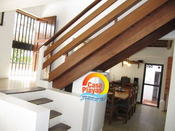 Casa con Piscina y Vista Al Mar de Venta en Playas, Vía a Data Km 1.5