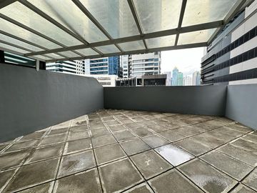 2 Bedroom Unit with Garden in BGC for SALE