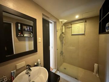 2 Bedroom Unit with Garden in BGC for SALE