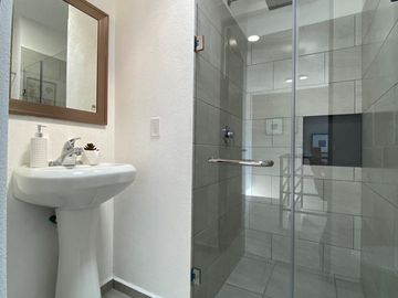 CASA EN VENTA EN CALIMAYA DENTRO DEL FRACCIONAMIENTO HACIENDA DE LAS FUENTES.