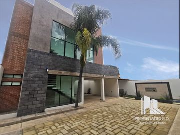 Casa en venta con alberca en Ahuatepec, Cuernavaca Morelos