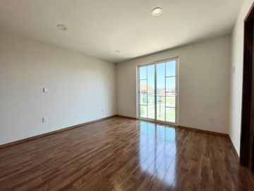 Hermosa y moderna casa en venta en elegante residencial.
