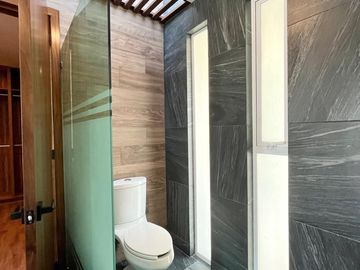 Hermosa y moderna casa en venta en elegante residencial.