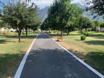 Casa Venta Puerta de Hierro Castilla Monterrey 3 Pisos Magnificas Amenidades Alberca Cancha Excelentes, Hermosos y Amplios Jardines (inmediato HEB Pue