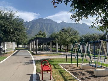 Casa Venta Puerta de Hierro Castilla Monterrey 3 Pisos Magnificas Amenidades Alberca Cancha Excelentes, Hermosos y Amplios Jardines (inmediato HEB Pue
