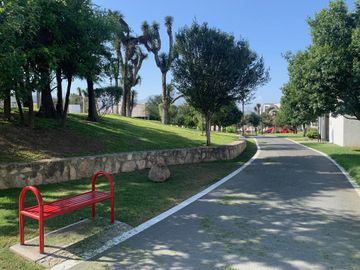 Casa Venta Puerta de Hierro Castilla Monterrey 3 Pisos Magnificas Amenidades Alberca Cancha Excelentes, Hermosos y Amplios Jardines (inmediato HEB Pue