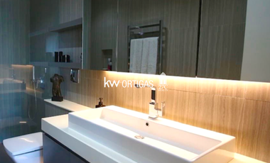 Chic Hotel Designed 3BR Penthouse for Sale in The Grand Midori Makati