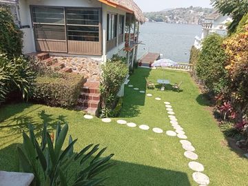 Casa en VENTA en el Lago de Tequesquitengo, Jojutla, Morelos.