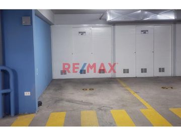 Venta De Departamento Con Vista Exterior Con Balcón, Frente Al Parque Castilla Limite De Lince Con San Isidro