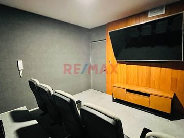 Venta De Departamento Con Vista Exterior Con Balcón, Frente Al Parque Castilla Limite De Lince Con San Isidro