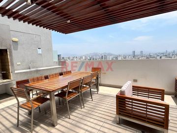 Venta De Departamento Con Vista Exterior Con Balcón, Frente Al Parque Castilla Limite De Lince Con San Isidro