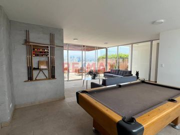 Venta De Departamento Con Vista Exterior Con Balcón, Frente Al Parque Castilla Limite De Lince Con San Isidro
