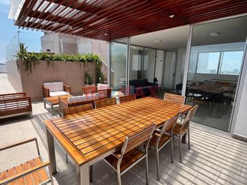 Venta De Departamento Con Vista Exterior Con Balcón, Frente Al Parque Castilla Limite De Lince Con San Isidro