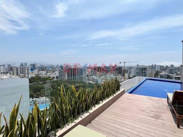Venta De Departamento Con Vista Exterior Con Balcón, Frente Al Parque Castilla Limite De Lince Con San Isidro