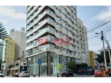 Venta De Departamento Con Vista Exterior Con Balcón, Frente Al Parque Castilla Limite De Lince Con San Isidro