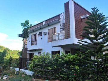 SPLENDID HOUSE FOR SALE IN TOWN AND COUNTRY ESTATES ANTIPOLO