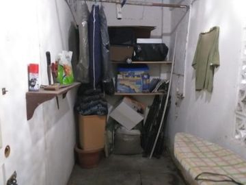 CASA PARA COMERCIO O VIVIENDA BIFAMILIAR DE UNA PLANTA MAS ANEXOS DE DOS PLANTAS.