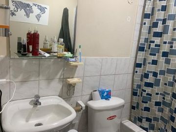 CASA PARA COMERCIO O VIVIENDA BIFAMILIAR DE UNA PLANTA MAS ANEXOS DE DOS PLANTAS.