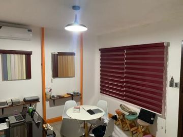 CASA PARA COMERCIO O VIVIENDA BIFAMILIAR DE UNA PLANTA MAS ANEXOS DE DOS PLANTAS.