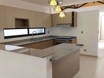 CASA NUEVA EN TEQUISQUIAPAN, SANTA FÉ, QUERÉTARO. UN SOLO NIVEL.