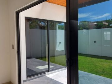 CASA NUEVA EN TEQUISQUIAPAN, SANTA FÉ, QUERÉTARO. UN SOLO NIVEL.