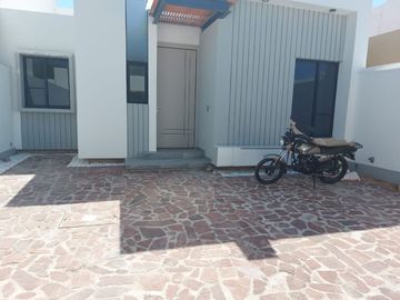 CASA NUEVA EN TEQUISQUIAPAN, SANTA FÉ, QUERÉTARO. UN SOLO NIVEL.