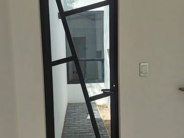 CASA NUEVA EN TEQUISQUIAPAN, SANTA FÉ, QUERÉTARO. UN SOLO NIVEL.