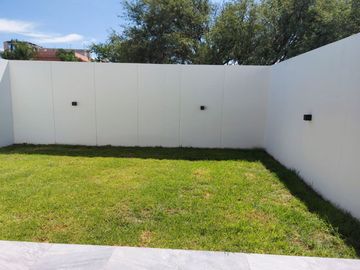 CASA NUEVA EN TEQUISQUIAPAN, SANTA FÉ, QUERÉTARO. UN SOLO NIVEL.