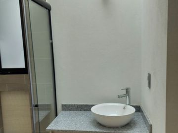 CASA NUEVA EN TEQUISQUIAPAN, SANTA FÉ, QUERÉTARO. UN SOLO NIVEL.