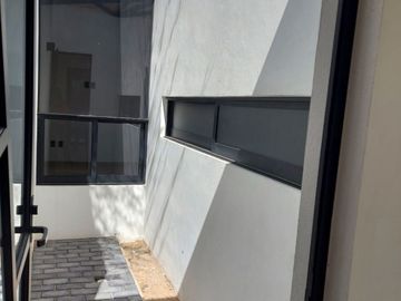 CASA NUEVA EN TEQUISQUIAPAN, SANTA FÉ, QUERÉTARO. UN SOLO NIVEL.