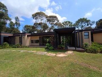 Beautiful One Level Home with Mountain Views Surrounded by Nature - Gated Community