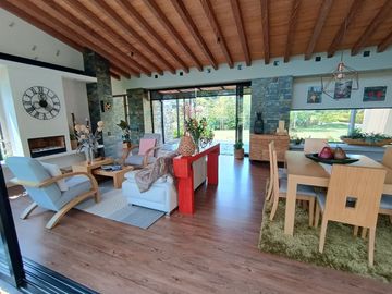 Beautiful One Level Home with Mountain Views Surrounded by Nature - Gated Community