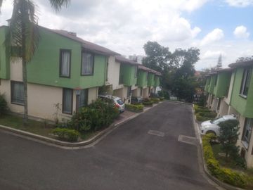 Casa parala venta. Avenida 19. Armenia Q.