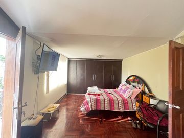VENDO FUNCIONAL CASA EN MAYORAZGO