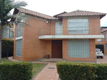 VENDO HERMOSA CASA CAMPESTRE