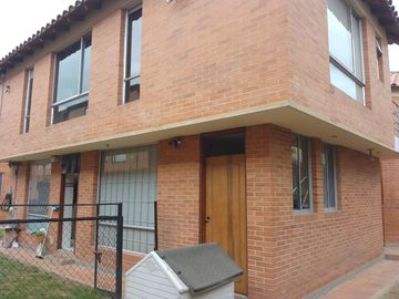 VENDO HERMOSA CASA CAMPESTRE
