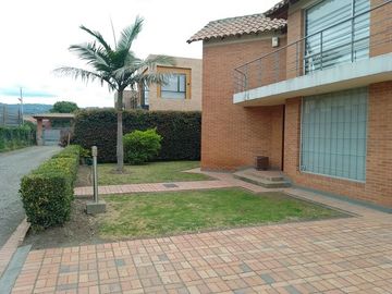 VENDO HERMOSA CASA CAMPESTRE