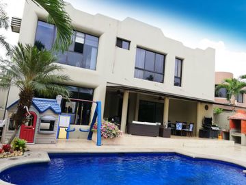 C115 - Venta Casa en Primeros Kms de Samborondón - 4 dormitorios - Piscina - Vendo