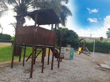 C115 - Venta Casa en Primeros Kms de Samborondón - 4 dormitorios - Piscina - Vendo