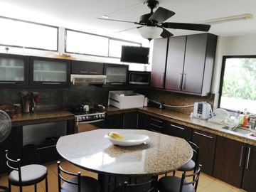 C115 - Venta Casa en Primeros Kms de Samborondón - 4 dormitorios - Piscina - Vendo