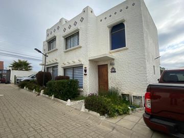 Amoblada Casa con Piscina / Condominio Sol del Pacifico El Quisco