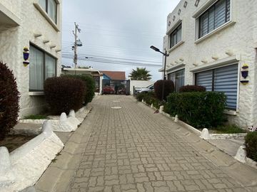 Amoblada Casa con Piscina / Condominio Sol del Pacifico El Quisco