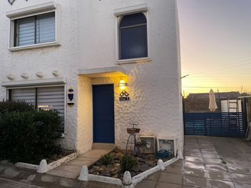 Amoblada Casa con Piscina / Condominio Sol del Pacifico El Quisco