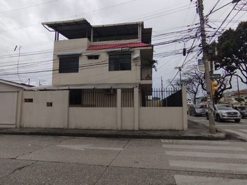 VENTA DE CASA RENTERA EN URDESA (MERWIN)