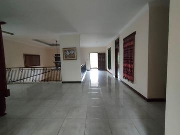 Rumah Dijual di Rempoa Halaman Luas dan ada Kolam Renang